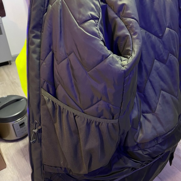 Like new O'Neill Women's Ski / Snowboard
Parka Hybrid Explorer Size Large - Picture 9 of 10